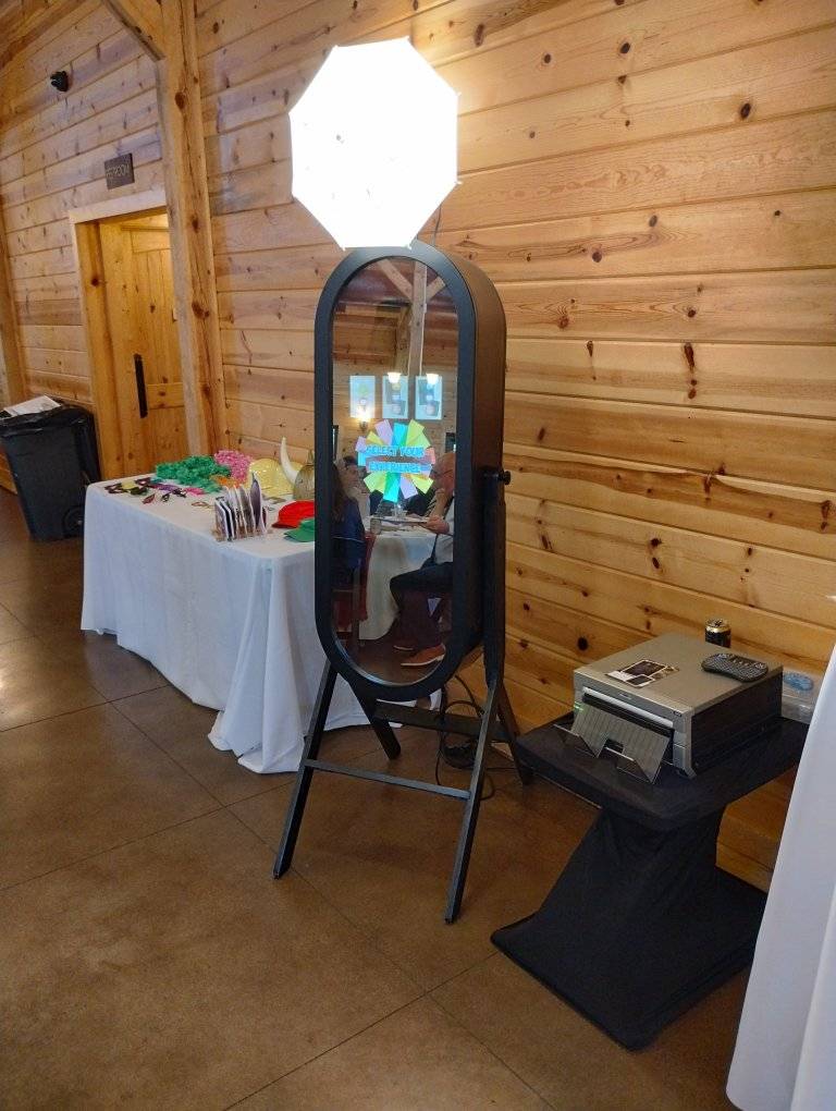 Mirror Retro photo booth rental at Cincinnati wedding reception
